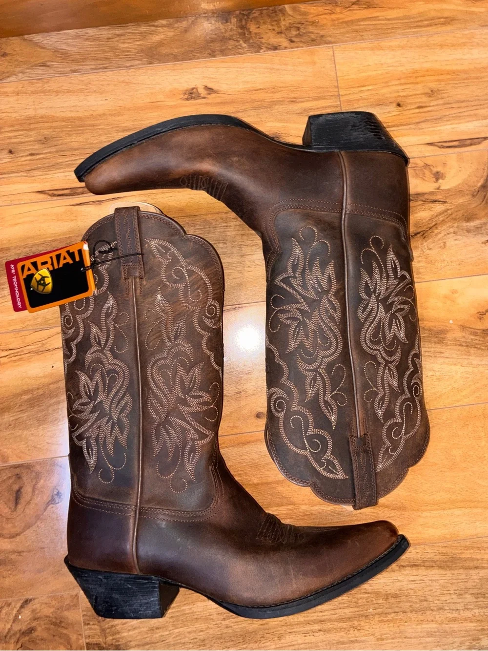 Ariat Women’s Heritage J-Toe Western Cowboy/Cowgirl Boots- size 8.5 B